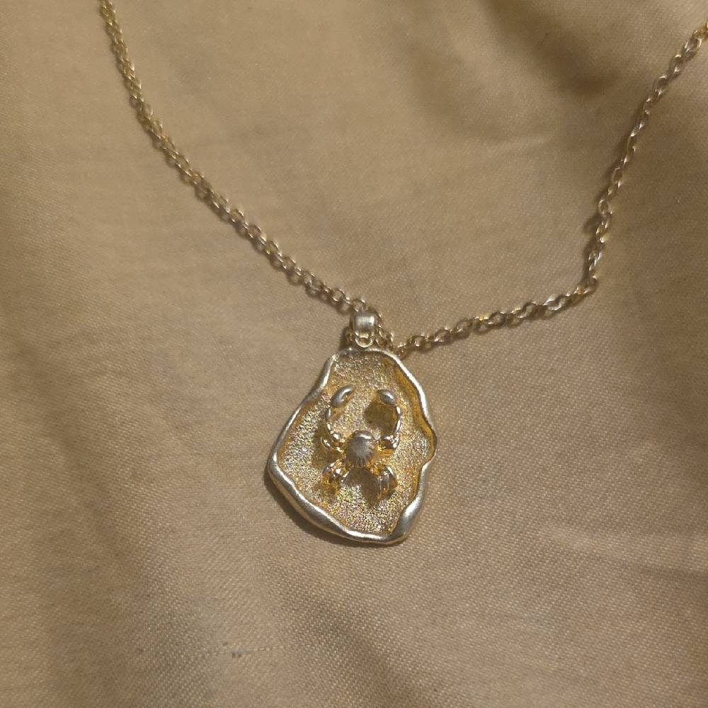 Gold Textured Pendant Necklace